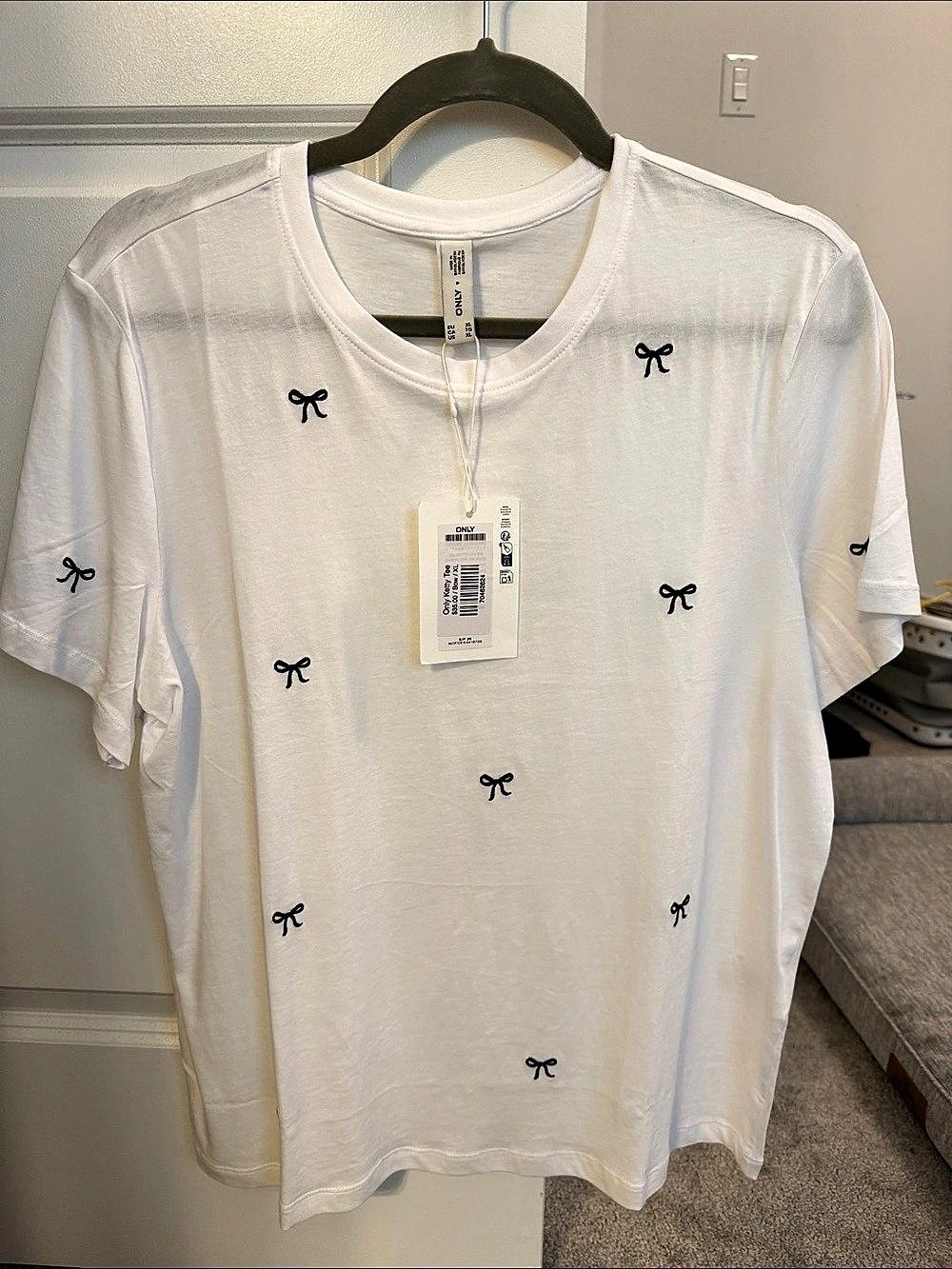 ONXY Short Sleeve Bow Tee in White Size Medium NWT